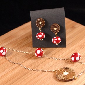 Amanitas earrings and necklace Earrings and necklace with red and white glass beads and laser engraved wood mushroom spore prints